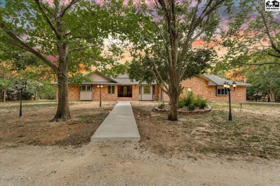 /international/us/321-chisholm-rd-inman-ks-110108343746/