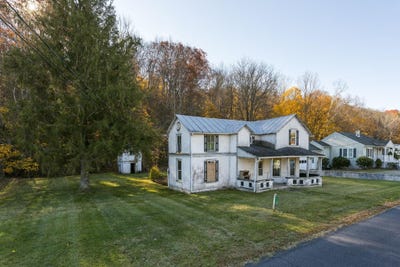 /international/us/165-w-railroad-ave-craigsville-va-110103438656/