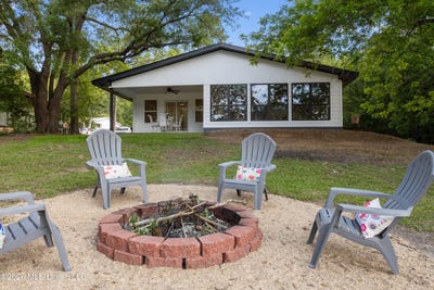 /international/us/13-magnolia-drive-perkinston-ms-110107536424/