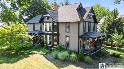 /international/us/160-temple-street-pomfret-ny-110101268308/