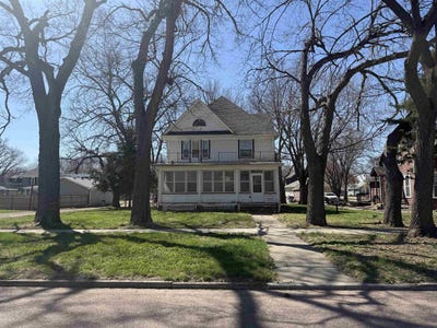 /international/us/22-n-yale-st-vermillion-sd-110107397262/