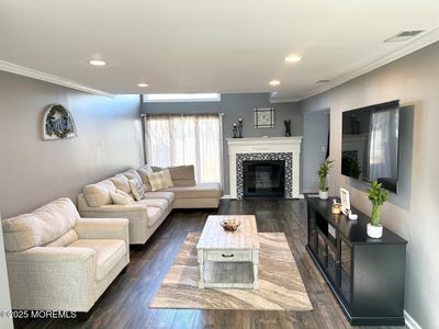 /international/us/49-white-swan-way-brick-nj-110106678665/