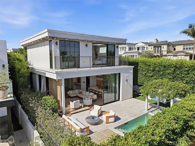 /international/us/407-n-poinsettia-manhattan-beach-ca-110120463579/