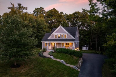 /international/us/16-point-of-rocks-terrace-stratham-nh-110120044069/