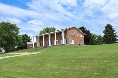 /international/us/3900-pine-hill-road-sterling-il-110096704438/