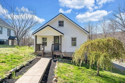 /international/us/105-mamie-ave-rocky-mount-va-110106679622/