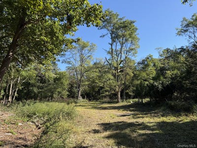 /international/us/private-road-riverhead-ny-110110422456/