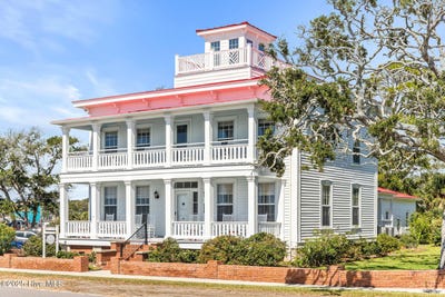/international/us/216-w-bay-street-southport-nc-110106500812/