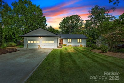 /international/us/19-golden-oaks-lane-fletcher-nc-110101009680/