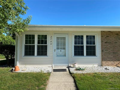 /international/us/274-berwick-court-ridge-ny-110104535814/
