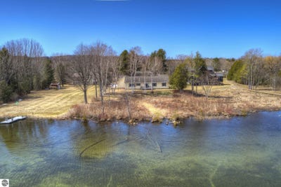 /international/us/533-s-lake-shore-drive-lake-leelanau-mi-110107395169/