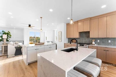 /international/us/411-e-lombard-ln-eagle-id-110108437731/