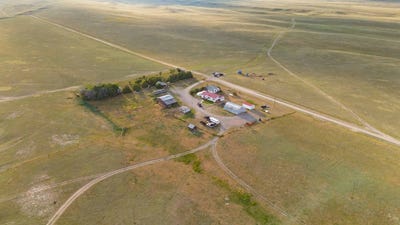 /international/us/2151-road-242-cheyenne-wy-110101508989/