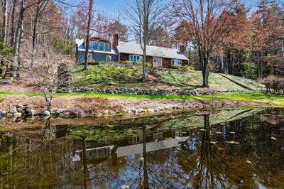 /international/us/19-highland-drive-amherst-nh-110107380447/