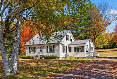 /international/us/784-park-street-livermore-falls-me-110120584631/