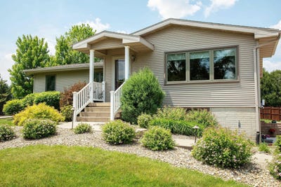 /international/us/205-island-view-waverly-ia-110100034722/