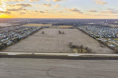 /international/us/15432-willowbrook-south-beloit-il-110081143985/
