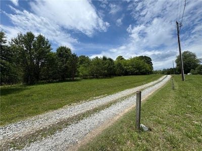 /international/us/eagle-lane-mount-airy-nc-110108746855/