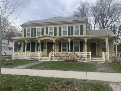 /international/us/236-main-street-poultney-vt-110107464091/