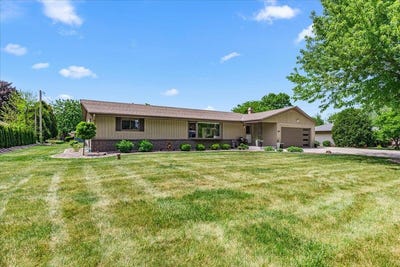 /international/us/225-n-166th-st-brookfield-wi-110108444119/