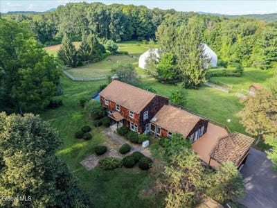 /international/us/68-rockwell-road-queensbury-ny-110119745024/