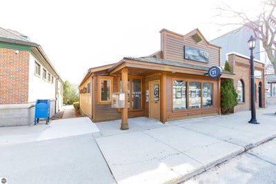 /international/us/408-main-street-frankfort-mi-110104159627/