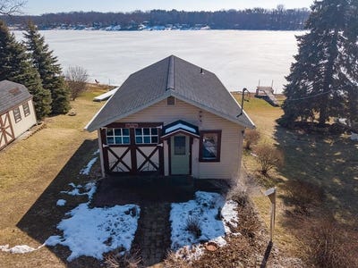 /international/us/3112-e-edgewater-street-milton-wi-110105918357/