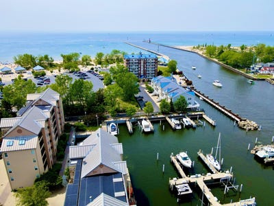 /international/us/260-water-street-st-joseph-mi-110102255991/
