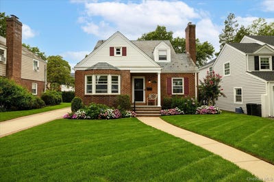 /international/us/146-beverly-avenue-floral-park-ny-110110214443/