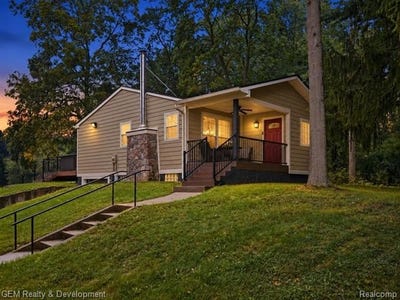 /international/us/1301-porter-road-white-lake-twp-mi-110110325519/
