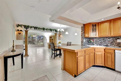 /international/us/8380-sands-point-boulevard-tamarac-fl-110107799387/