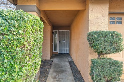 /international/us/2615-e-norman-drive-visalia-ca-110096184658/