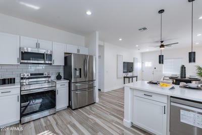 /international/us/4815-s-28th-street-phoenix-az-110108542464/