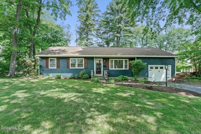 /international/us/118-e-poplar-drive-delmar-ny-110108474227/