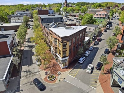 /international/us/45-main-st-amesbury-ma-110108064221/