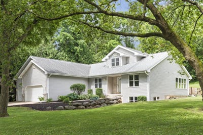 /international/us/4776-hilltop-drive-deforest-wi-110101031212/