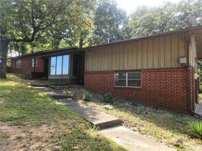 /international/us/725-n-montgomery-street-clarksville-ar-110102173380/