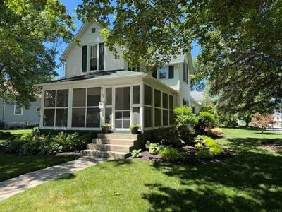 /international/us/158-n-madison-street-nappanee-in-110108883374/