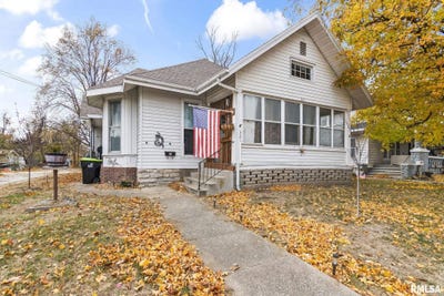 /international/us/321-n-main-street-white-hall-il-110103598816/