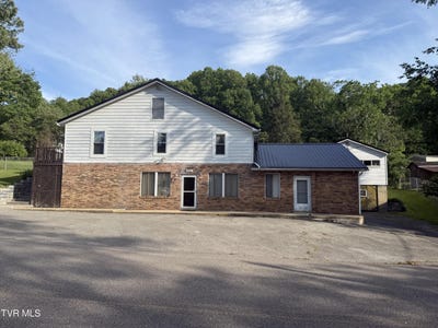 /international/us/6106-6108-w-norton-road-norton-va-110108176268/