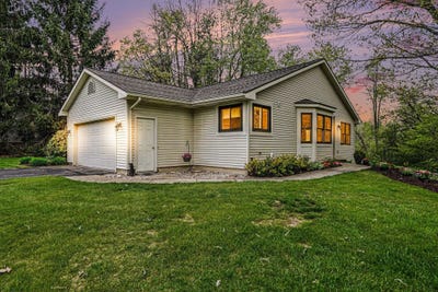 /international/us/2681-indian-creek-drive-nw-grand-rapids-mi-110108014043/