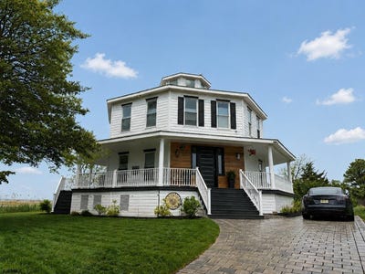 /international/us/1002-spruce-street-somers-point-nj-110107955643/