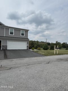 /international/us/209-barnwood-court-duncansville-pa-110101429743/