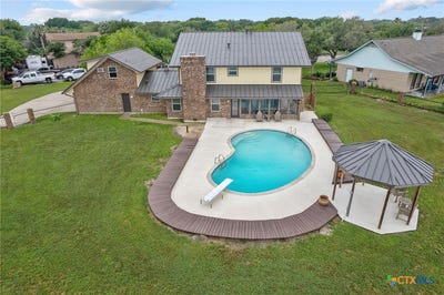 /international/us/8-las-brisas-place-port-lavaca-tx-110105767656/