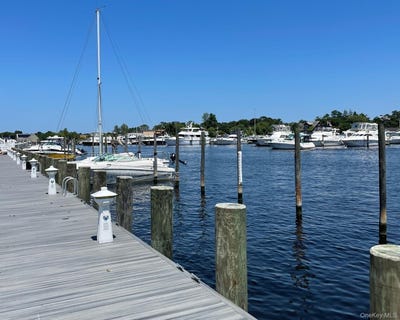 /international/us/263-river-avenue-patchogue-ny-110106007942/