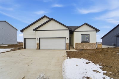 /international/us/403-varley-lane-stuart-ia-110099390848/