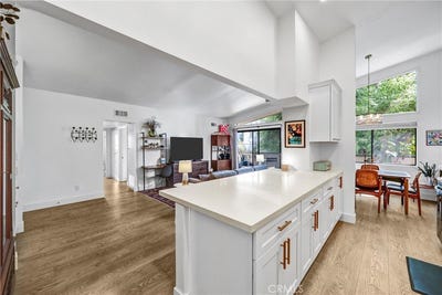 /international/us/5805-whitsett-avenue-valley-village-ca-110108110350/