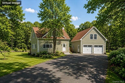 /international/us/8-garrett-place-carmel-ny-110106251160/