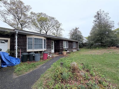 /international/us/98-broadway-rocky-point-ny-110107632878/