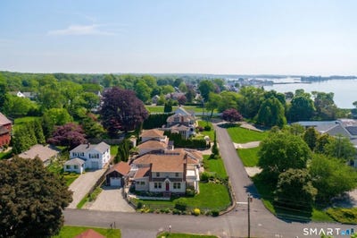 /international/us/9-first-avenue-branford-ct-110108380121/